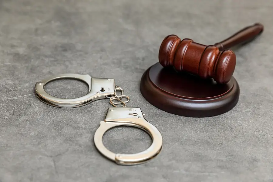 Criminal Lawyers in Bangalore: Legal gavel and handcuffs representing criminal defense law.